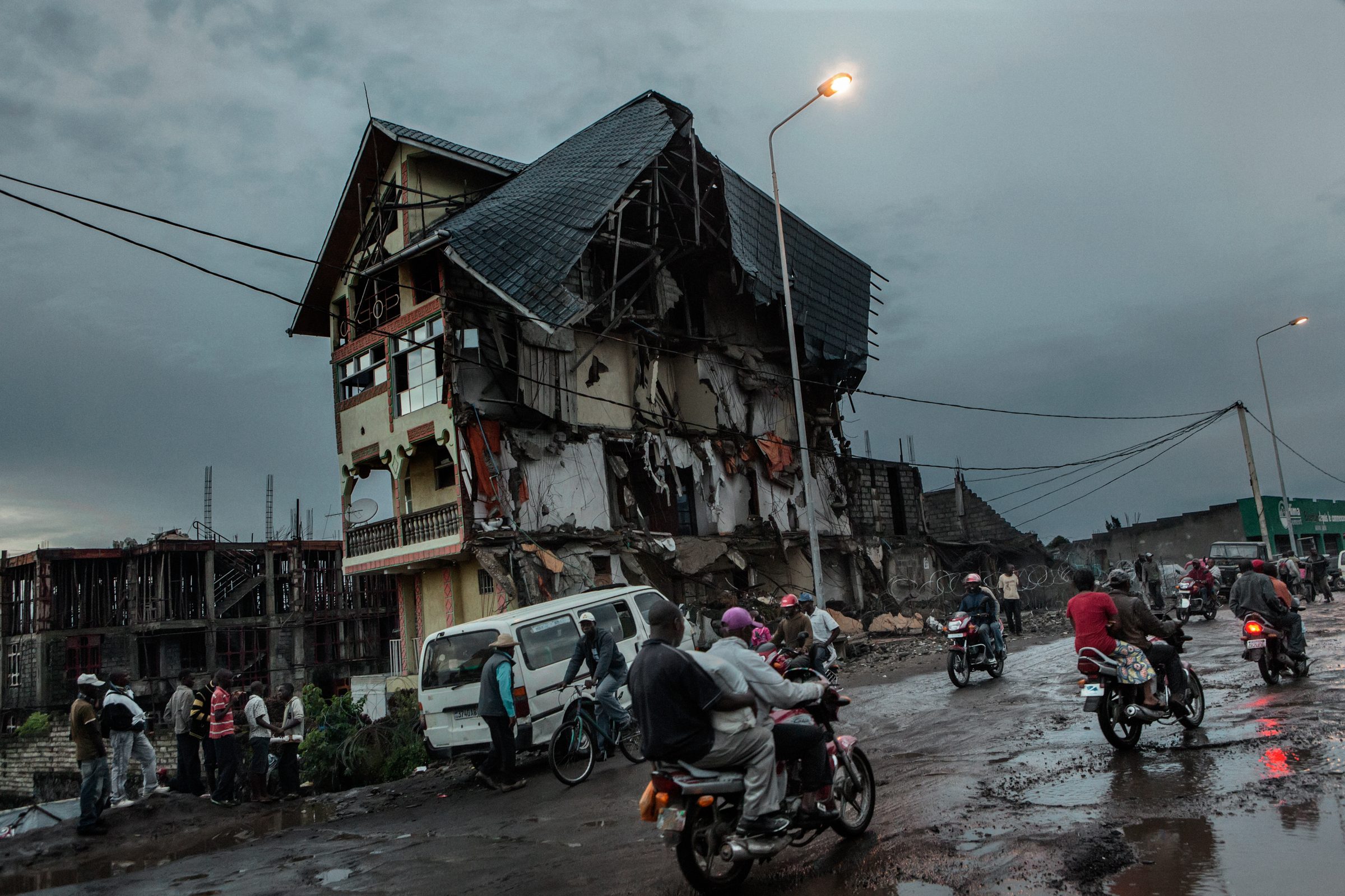 Et moriente mori — DR Congo — 2022 — photograph by Marco Gualazzini — image 10 of 30