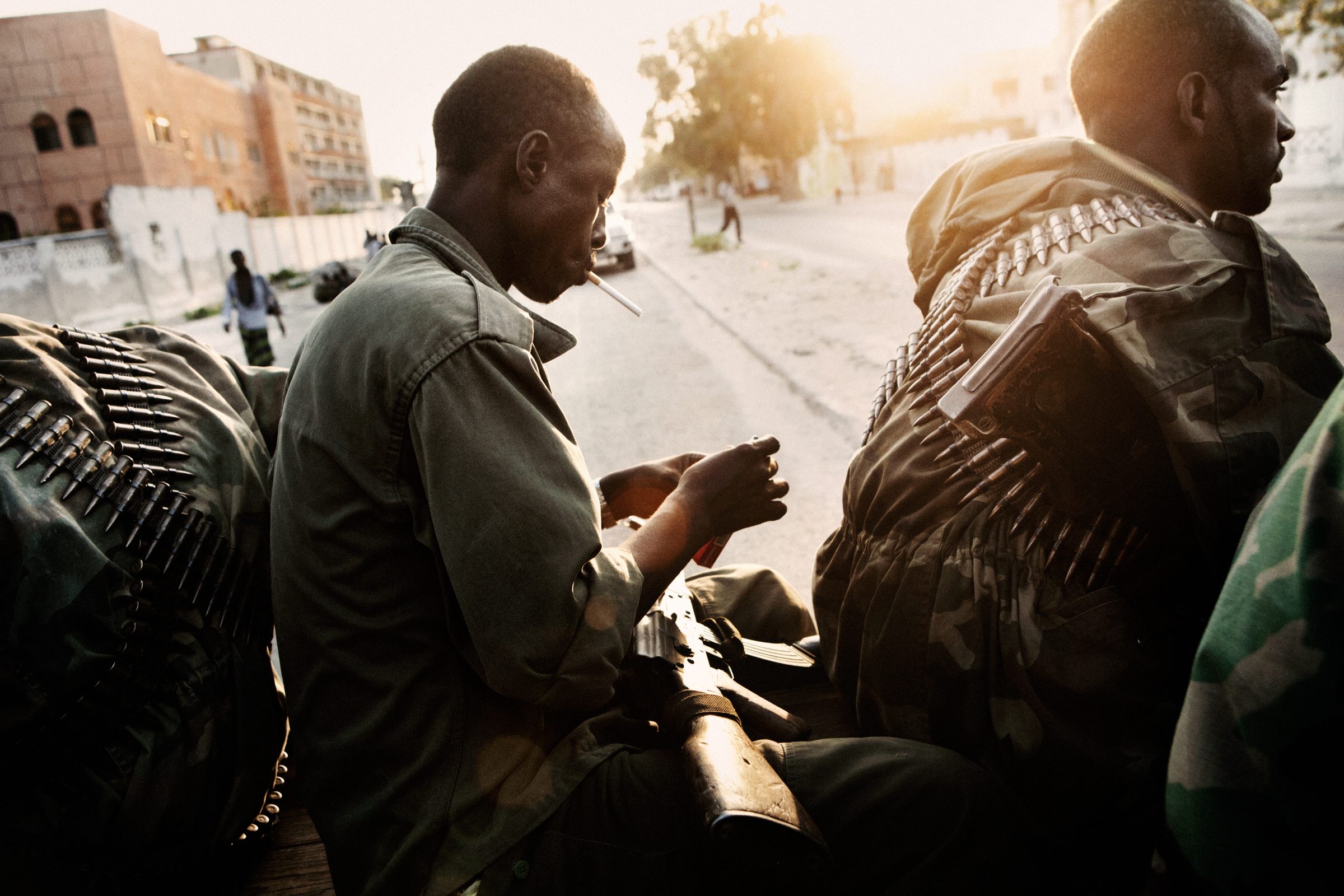 The girls of Mogadishu are heading back to the beach — Somalia — 2017 — photograph by Marco Gualazzini — image 8 of 30