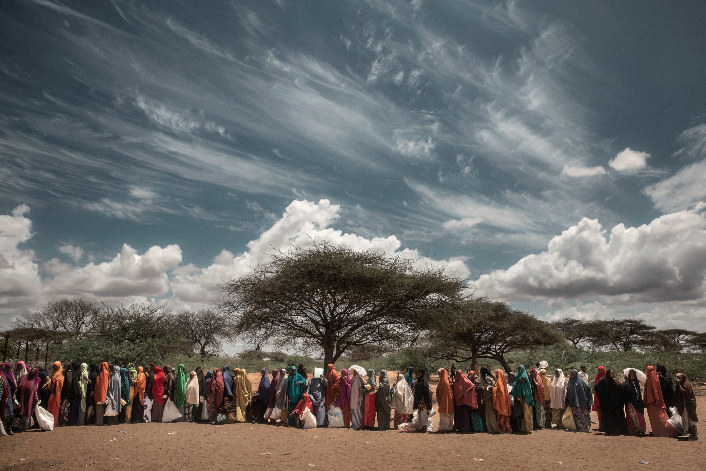 The girls of Mogadishu are heading back to the beach — Somalia — 2017 — photograph by Marco Gualazzini — image 22 of 30